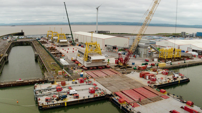 GEO-Instruments HLC Hinkley Dock Edge Loading out