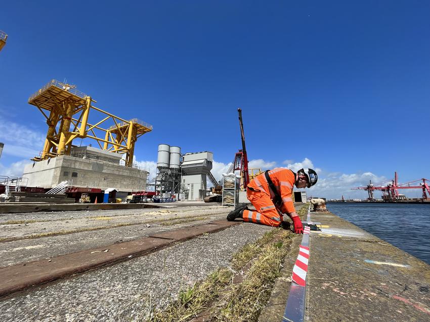 GEO-Instruments HLC Hinkley Dock Edge Engineer