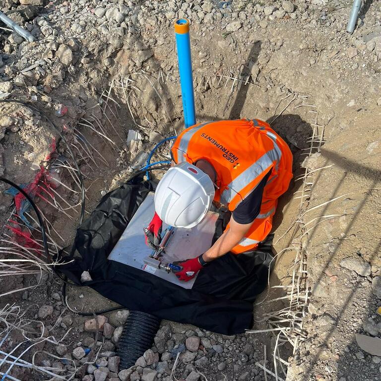 GEO-Instruments UK in 2025 settlement plate